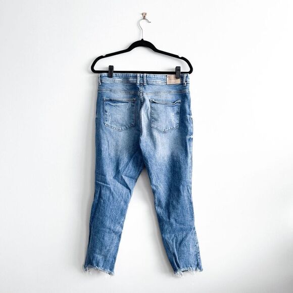 Zara Trafaluc Women's High Rise Distressed Raw Cut Off Hem Cropped Jeans Size 10 - Picture 3 of 10